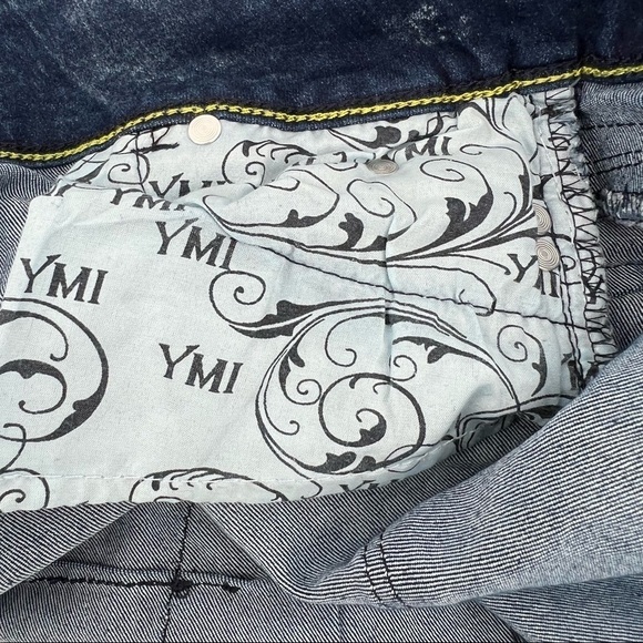 YMI Wanna Betta Butt Cuffed Hem Denim Jean Shorts Size 5 Women's - Picture 7 of 8